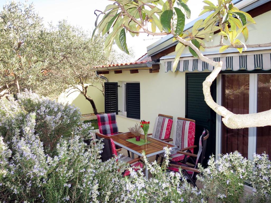 Taman di luar Holiday Home Camp Marko-4 by Interhome