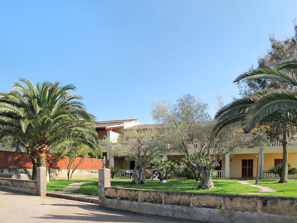 A garden outside Apartment Finca Can Corritx-1 by Interhome