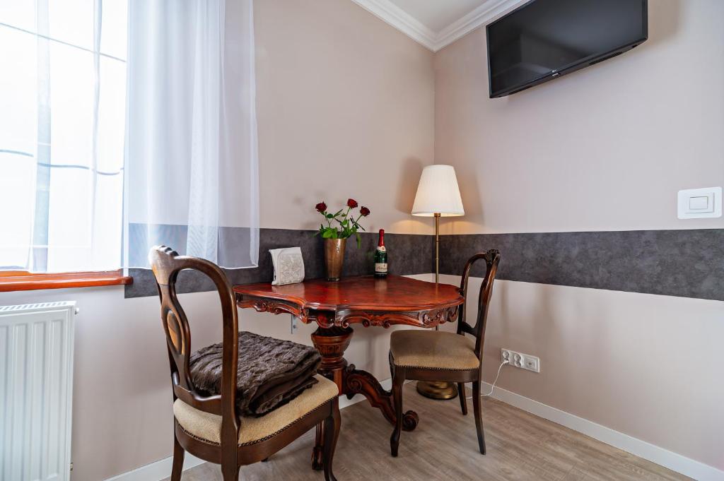 Televízia a/alebo spoločenská miestnosť v ubytovaní Apartamenty Nad Wodą - Layla