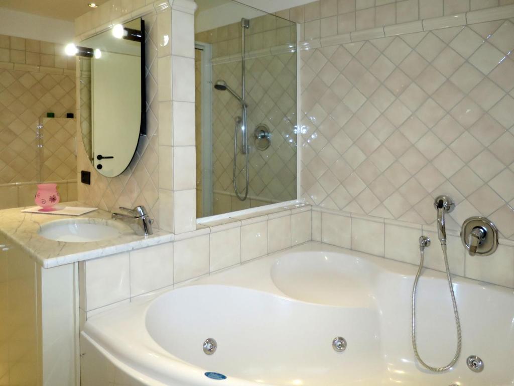 Łazienka w obiekcie Apartment Il Ciliegio by Interhome
