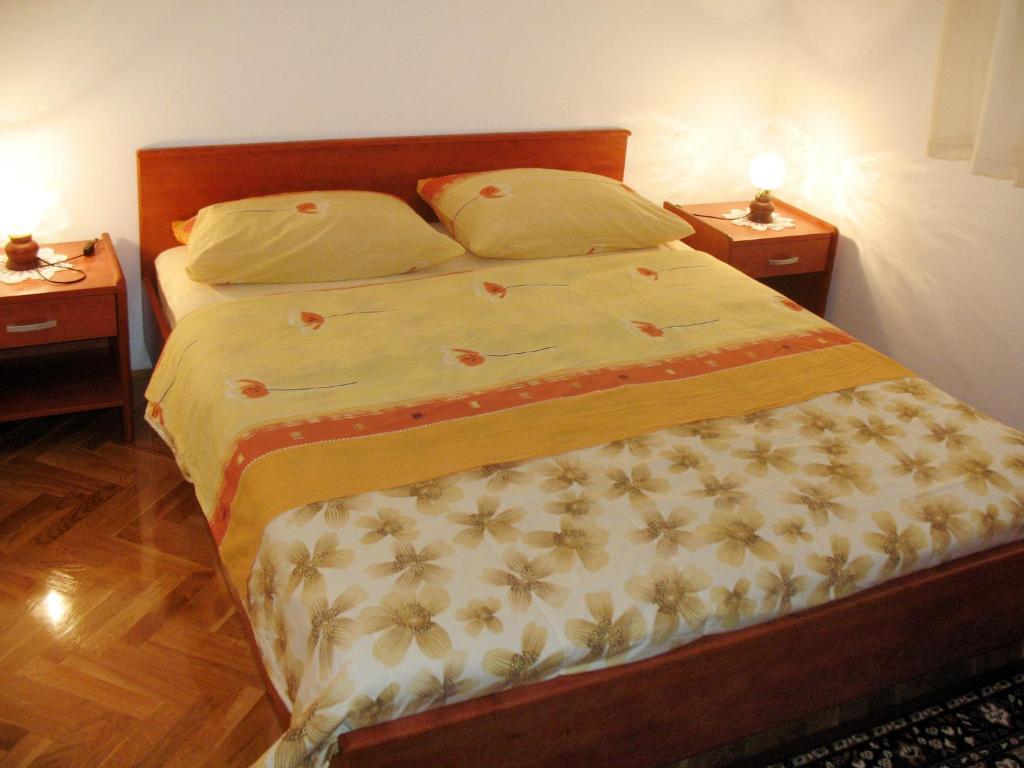 Postel nebo postele na pokoji v ubytování Apartment Filip Jakov-2 by Interhome