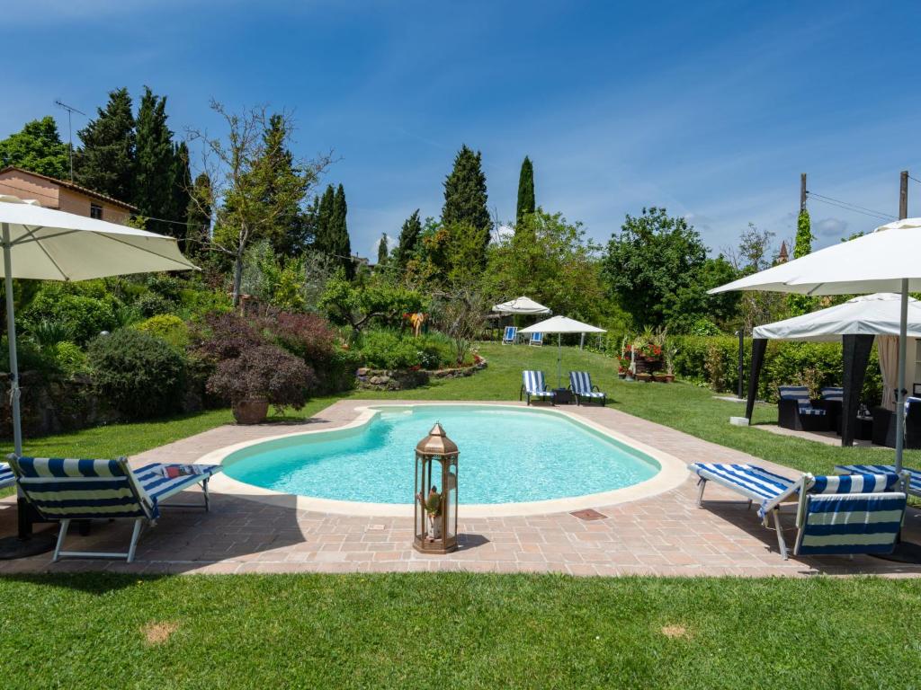 The swimming pool at or close to Holiday Home Cadellura by Interhome
