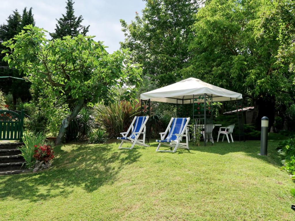 A garden outside Holiday Home Cadellura by Interhome