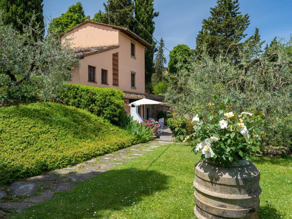 A garden outside Holiday Home Cadellura by Interhome
