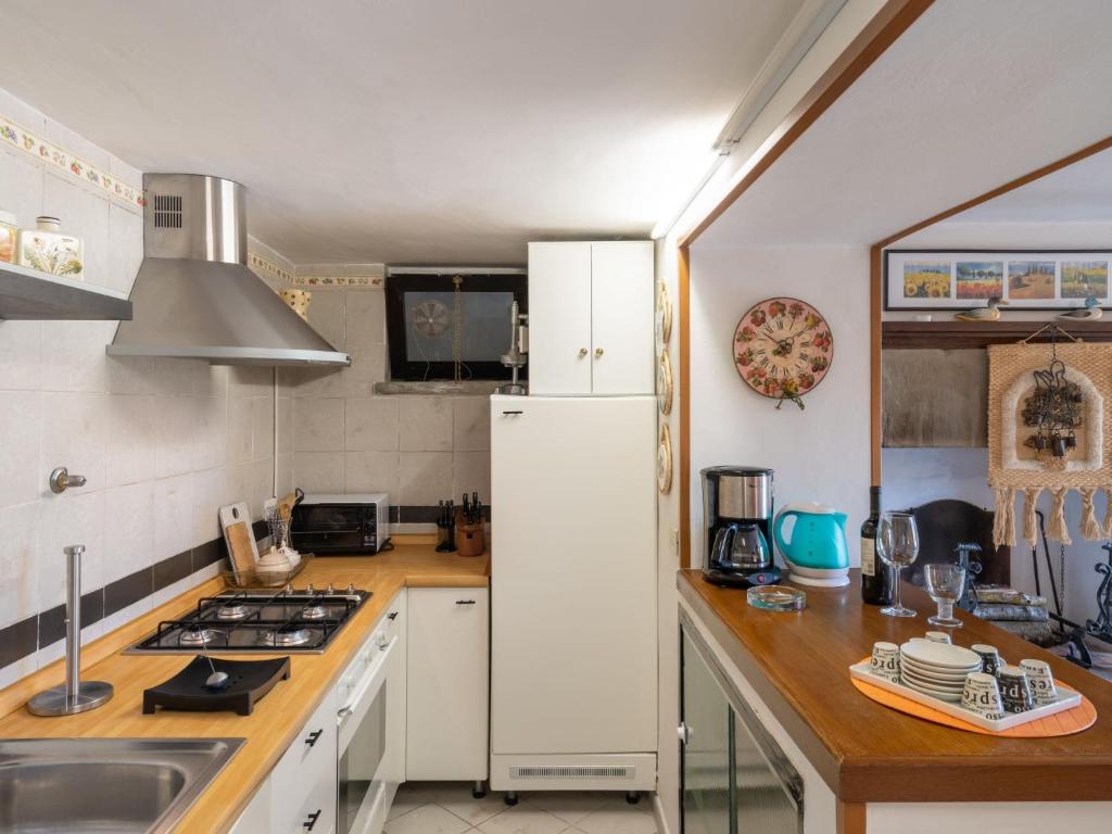 A kitchen or kitchenette at Holiday Home Cadellura by Interhome