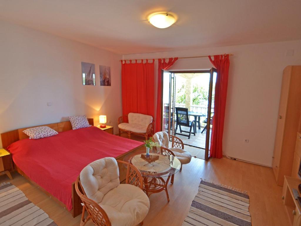 Posteľ alebo postele v izbe v ubytovaní Apartment Matal by Interhome