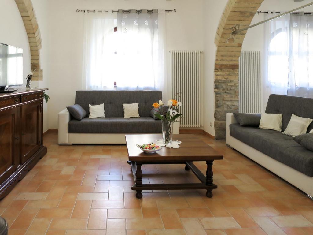 Część wypoczynkowa w obiekcie Holiday Home Podere Sant'Elisa-2 by Interhome