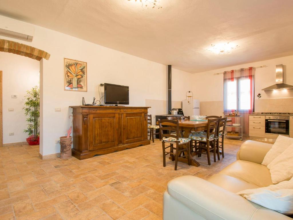 Kuchnia lub aneks kuchenny w obiekcie Holiday Home Podere Sant'Elisa-2 by Interhome