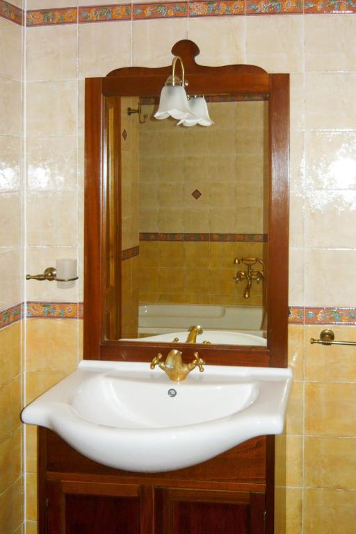 Łazienka w obiekcie Holiday Home Castagni I - Castagni II by Interhome
