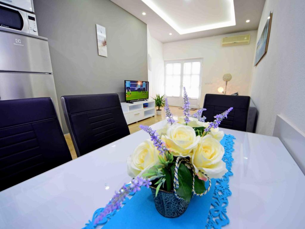 TV a/nebo společenská místnost v ubytování Apartment Niko 2 by Interhome