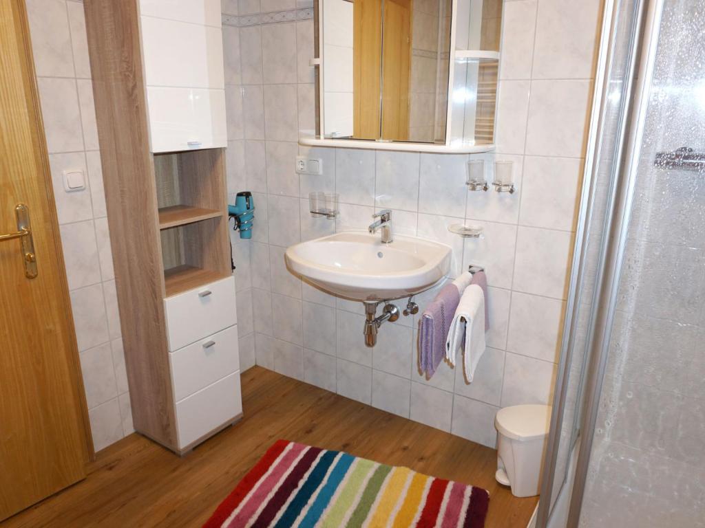 Koupelna v ubytování Apartment Pircher by Interhome