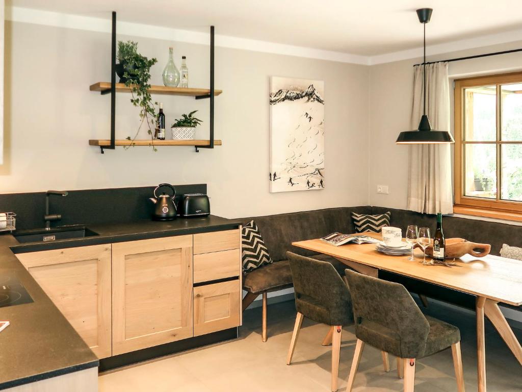 Kuchyň nebo kuchyňský kout v ubytování Apartment Chalet Edelweiß by Interhome