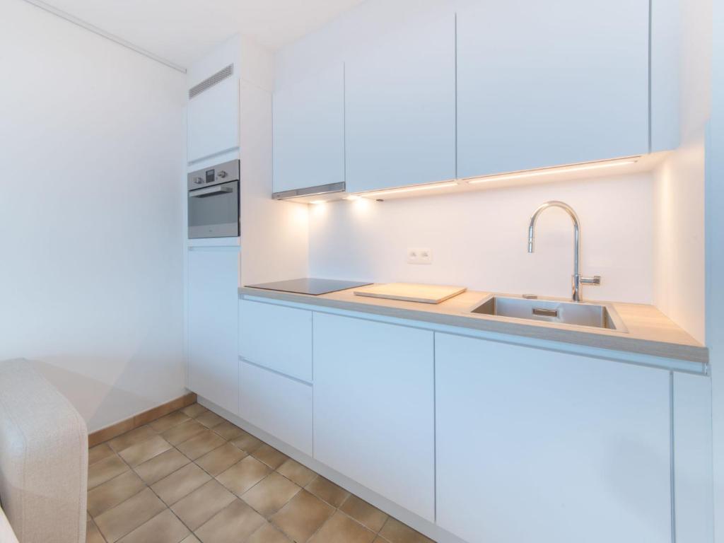 Kuchyň nebo kuchyňský kout v ubytování Studio Ochtendstemming by Interhome