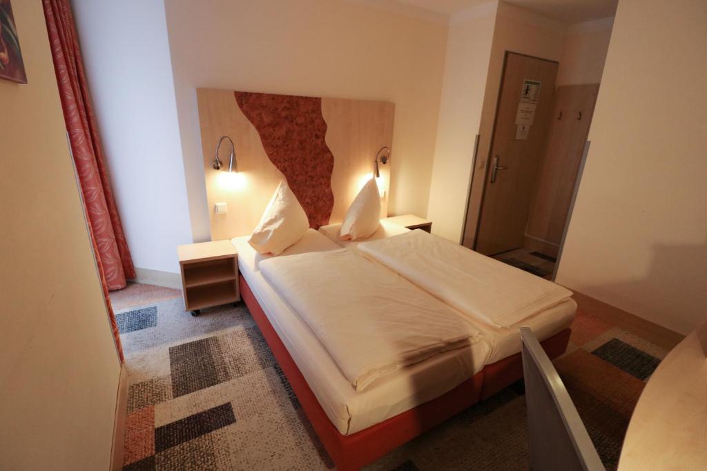 Säng eller sängar i ett rum på Petul Apart Hotel Ernestine