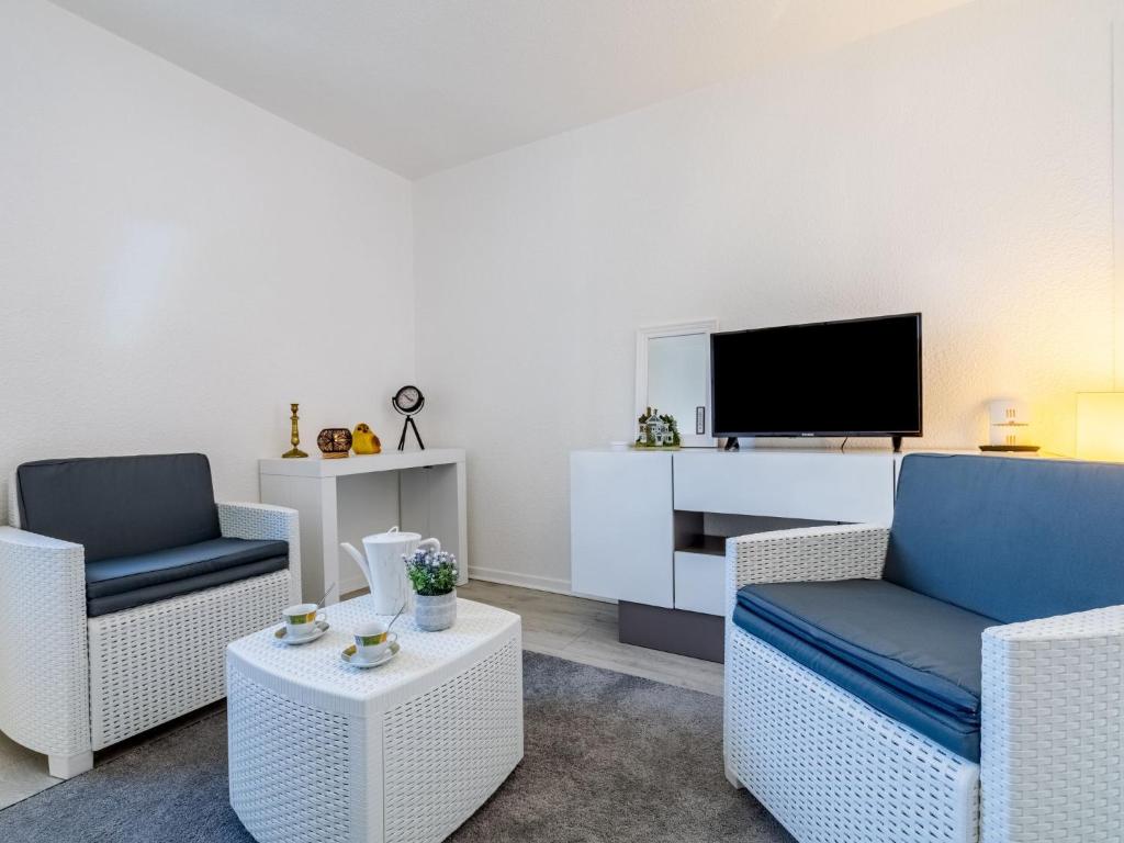 TV a/nebo společenská místnost v ubytování Apartment Le Vert Coteau-3 by Interhome