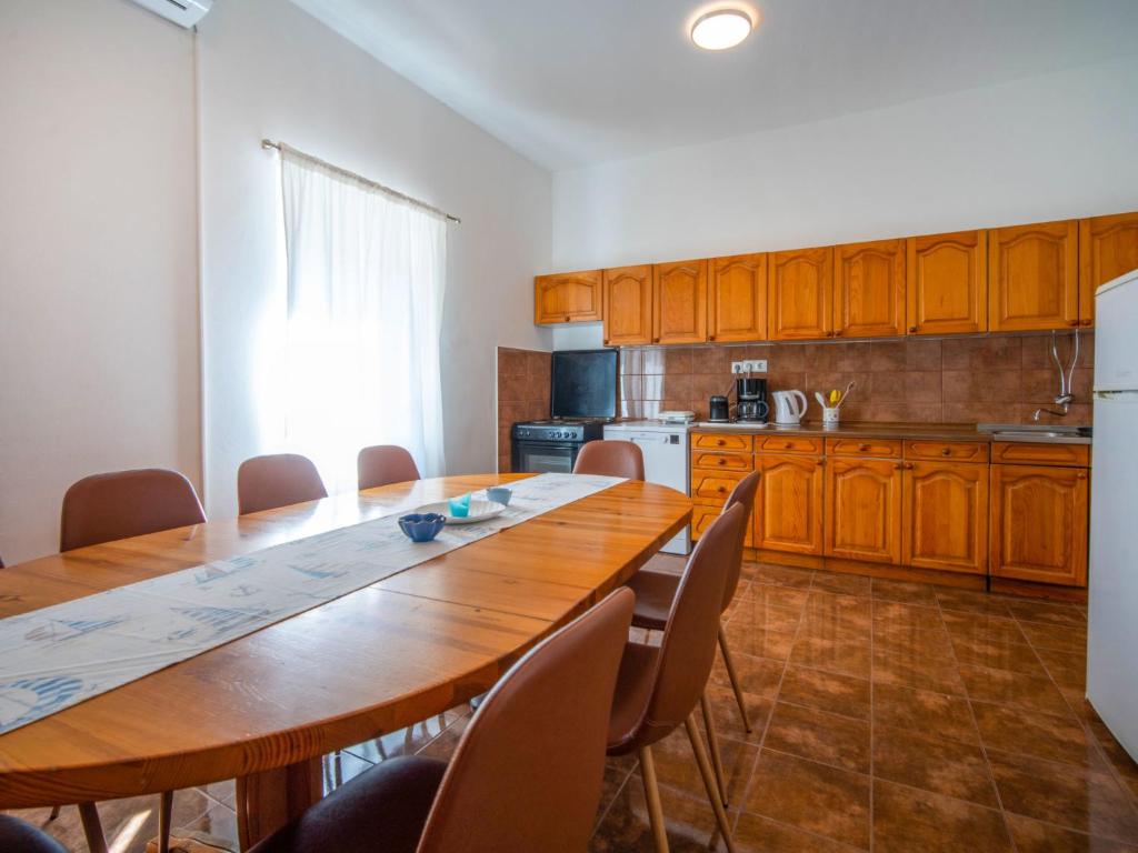 Kuchyň nebo kuchyňský kout v ubytování Apartment Ivka -apt-1 by Interhome