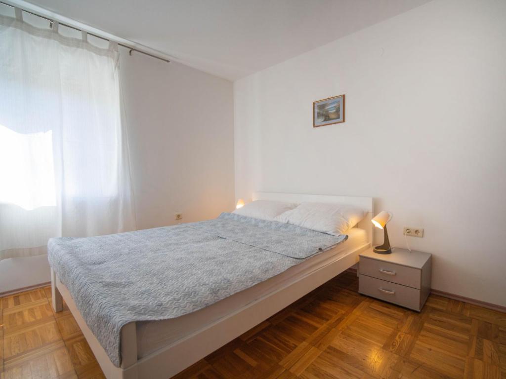 Postel nebo postele na pokoji v ubytování Apartment Ivka -apt-1 by Interhome