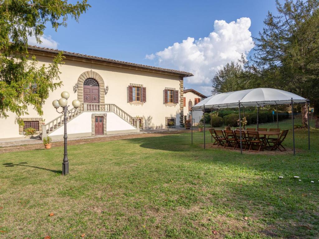 Сад в Villa Villa Isabella by Interhome