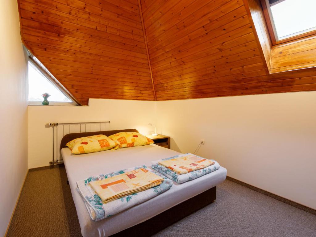 Posteľ alebo postele v izbe v ubytovaní Apartment Küsz by Interhome