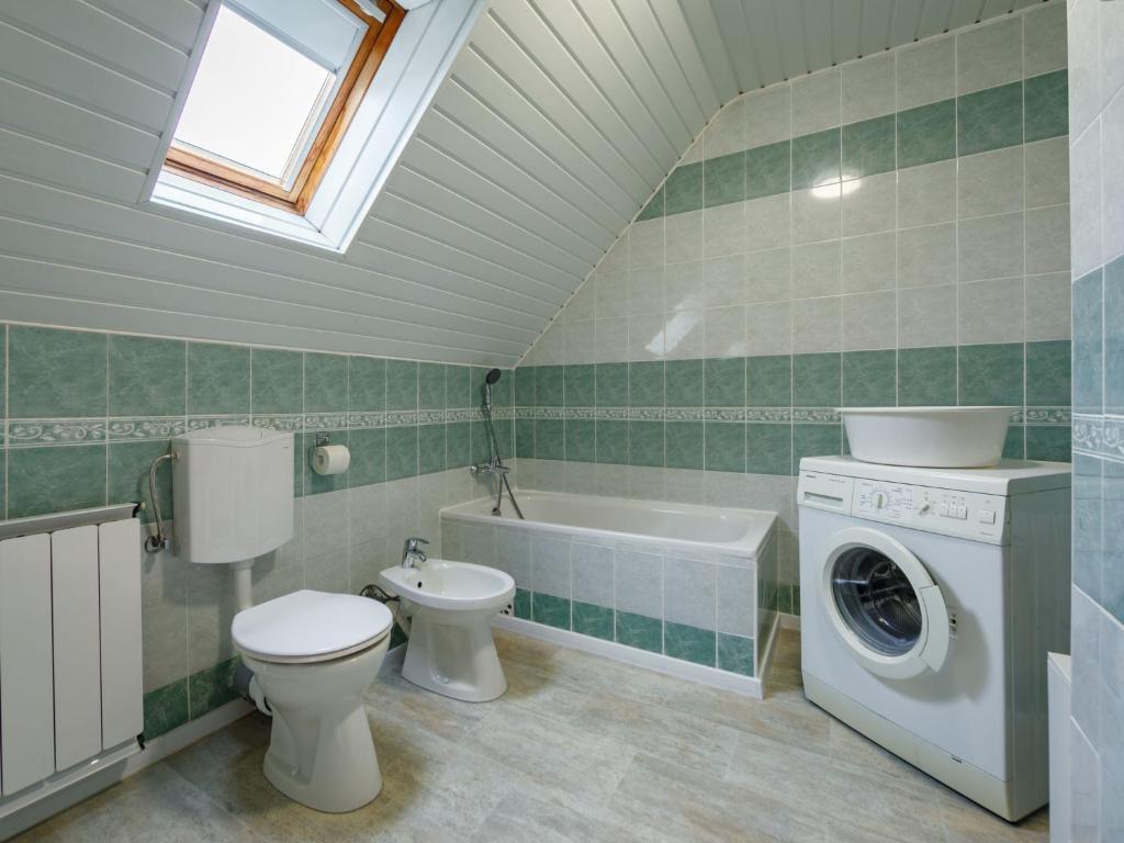 Kúpeľňa v ubytovaní Apartment Küsz by Interhome