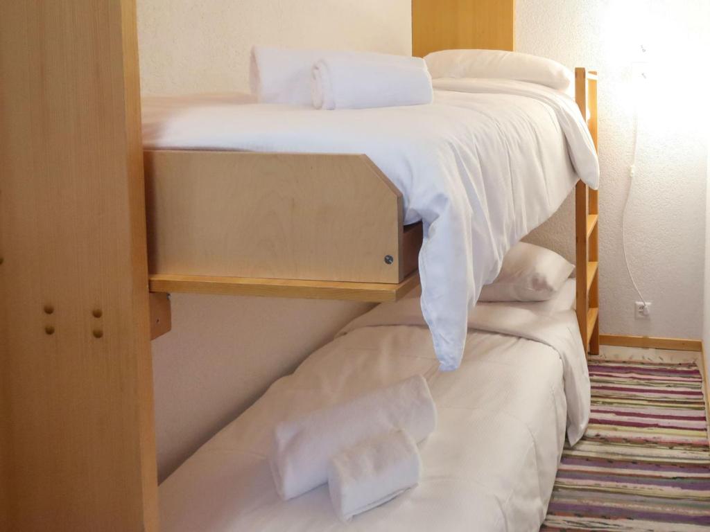 Postel nebo postele na pokoji v ubytování Apartment Hauts De Nendaz B K5 by Interhome