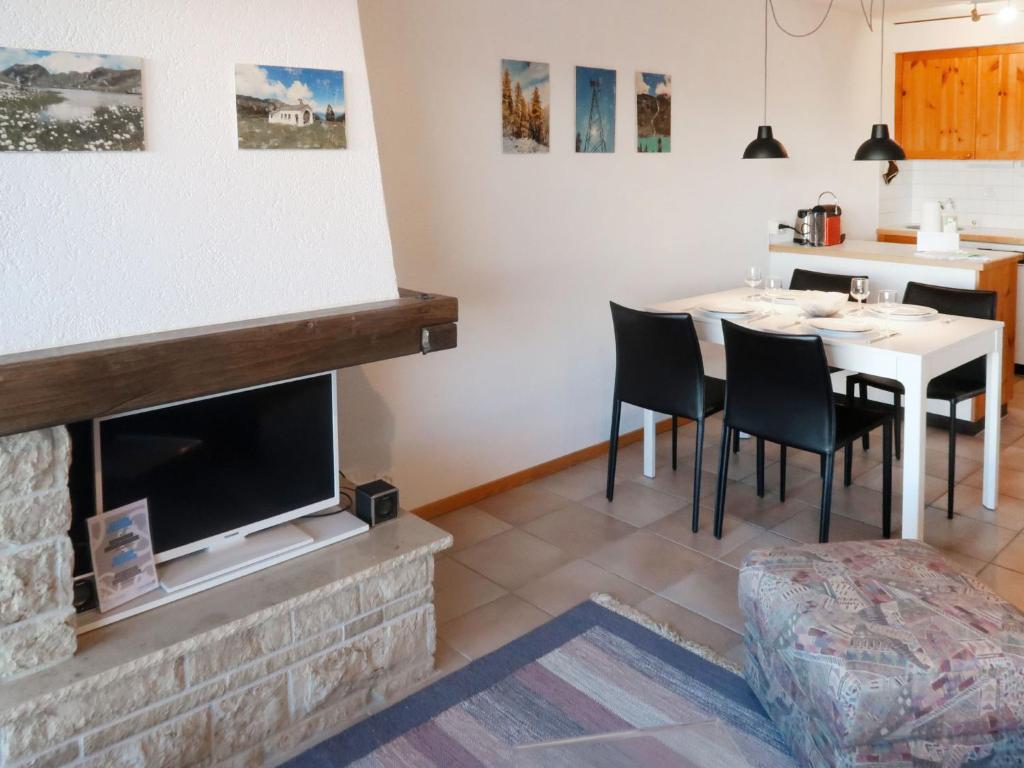 Posezení v ubytování Apartment Hauts De Nendaz B K5 by Interhome