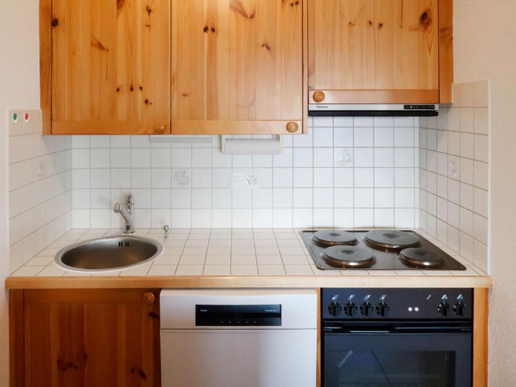 Kuchyň nebo kuchyňský kout v ubytování Apartment Hauts De Nendaz B K5 by Interhome