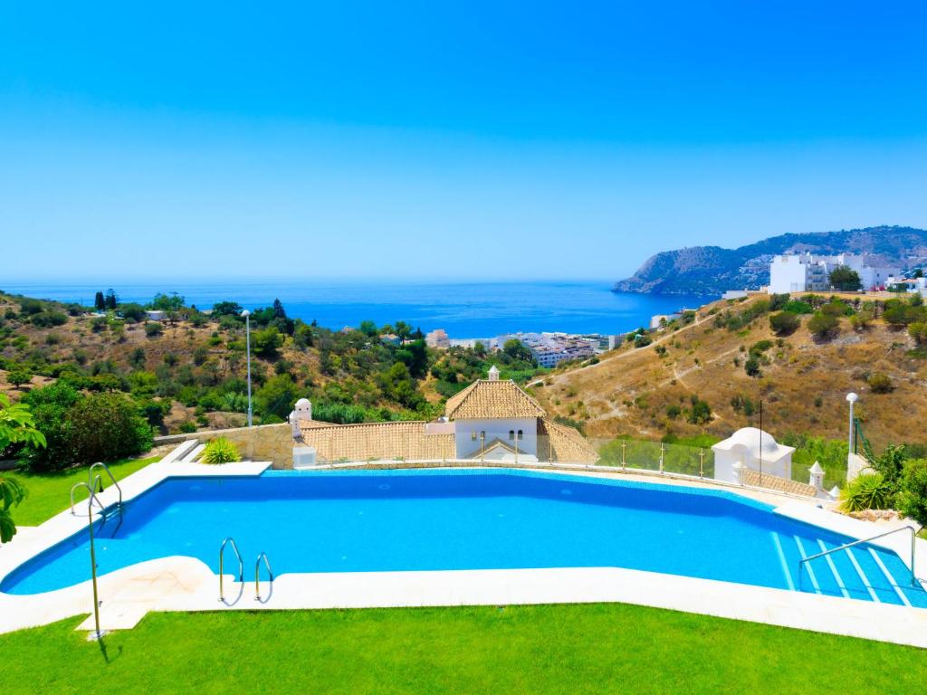 una foto di una piscina in una villa di Holiday Home Melon by Interhome a La Herradura