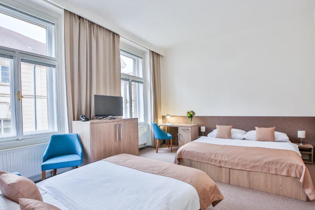 Apartments Embassy by LH - Resim 16