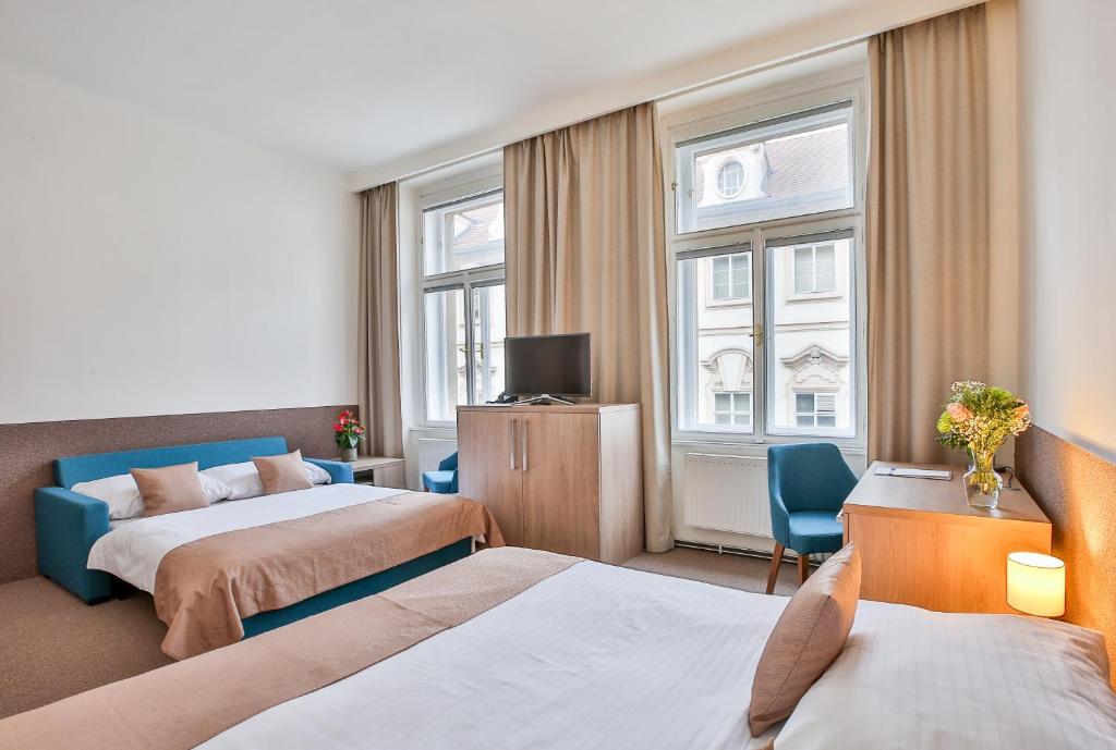 Apartments Embassy by LH - Resim 36