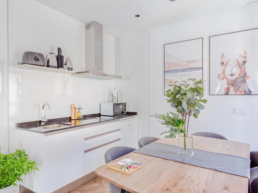 Limehome Málaga Calle Ancha del Carmen - Digital Access - Resim 12