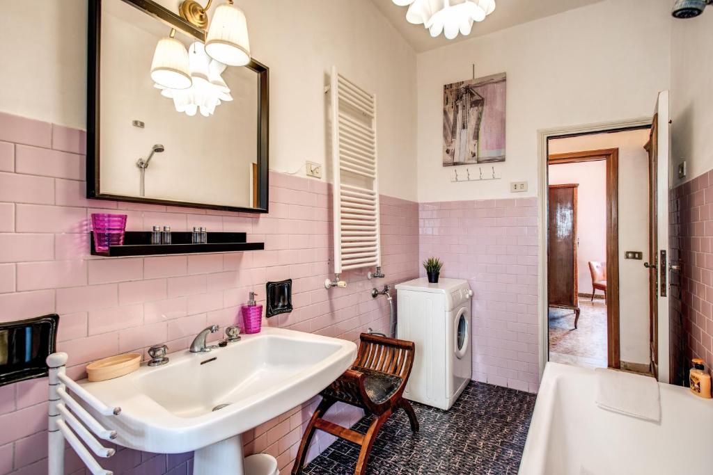 Bagno di Warm apt in ancient building in Vatican-P S Pietro