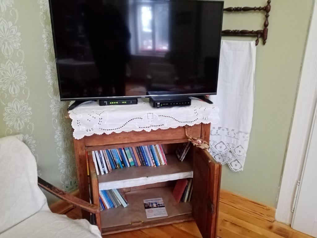 TV o dispositivi per l'intrattenimento presso Apartmani Dragulj