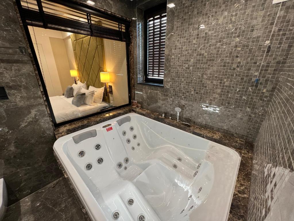 Koupelna v ubytování Hotel Golden Palace