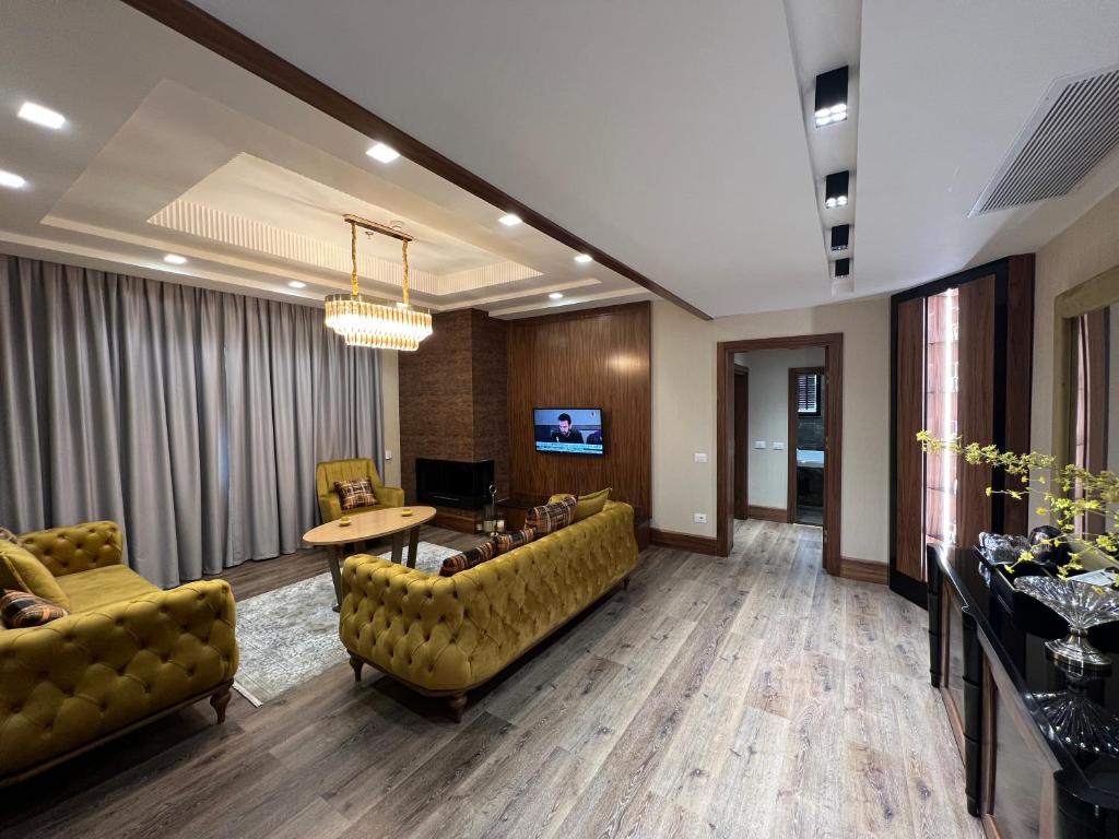 TV a/nebo společenská místnost v ubytování Hotel Golden Palace
