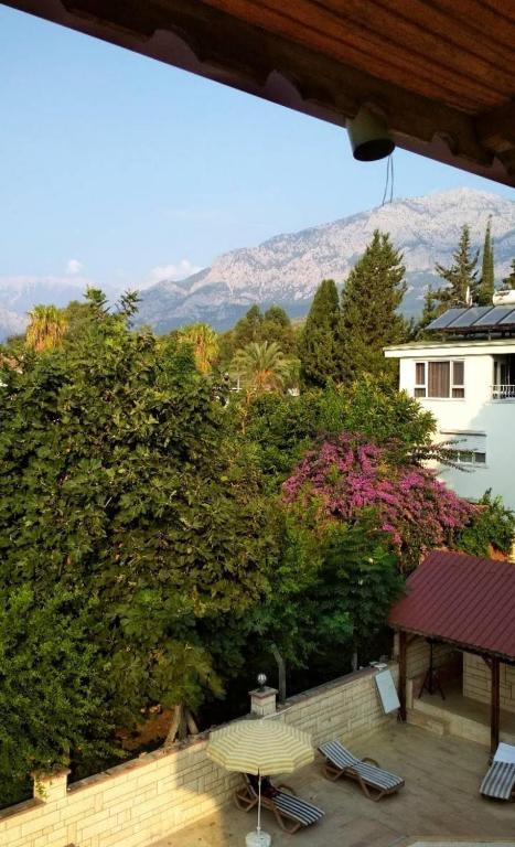 Nespecifikovaný výhled na hory nebo výhled na hory při pohledu z hotelu