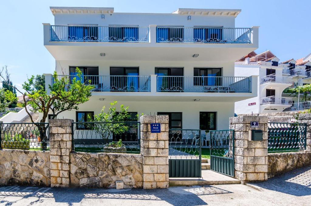 Gallery image of Apartments Garden in Cavtat