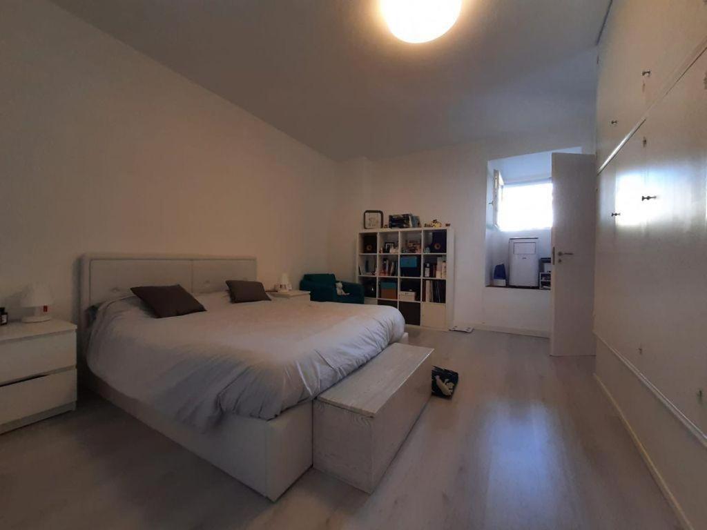 A bed or beds in a room at The secret window on the river Arno