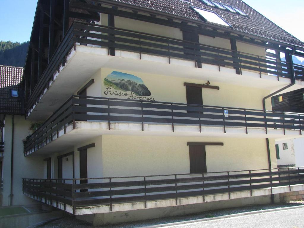 Budynek, w którym mieści się apartament