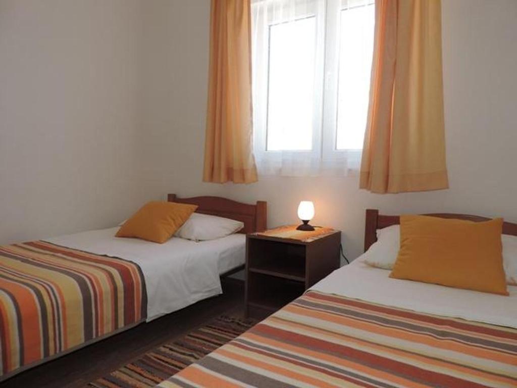 Fotografia z galérie ubytovania Apartment in Duce with sea view, balcony, air conditioning, W-LAN 5067-4 v destinácii Duće