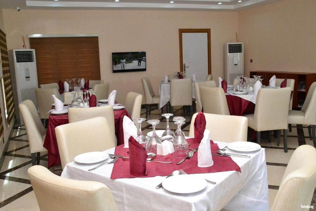 TV a/nebo společenská místnost v ubytování Ellyxville Hotel