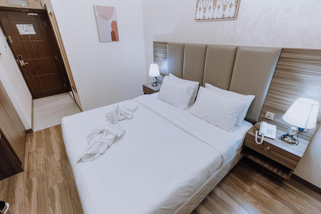 Postel nebo postele na pokoji v ubytování Panorama Hotel Deira