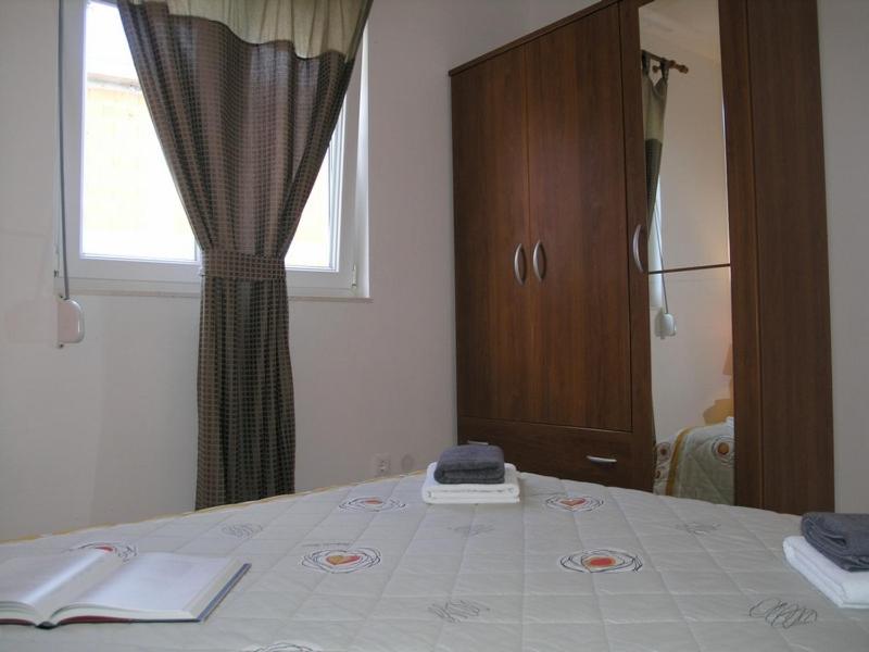 Postel nebo postele na pokoji v ubytování Apartment in Okrug Gornji with sea view, terrace, air conditioning, WiFi 5069-3