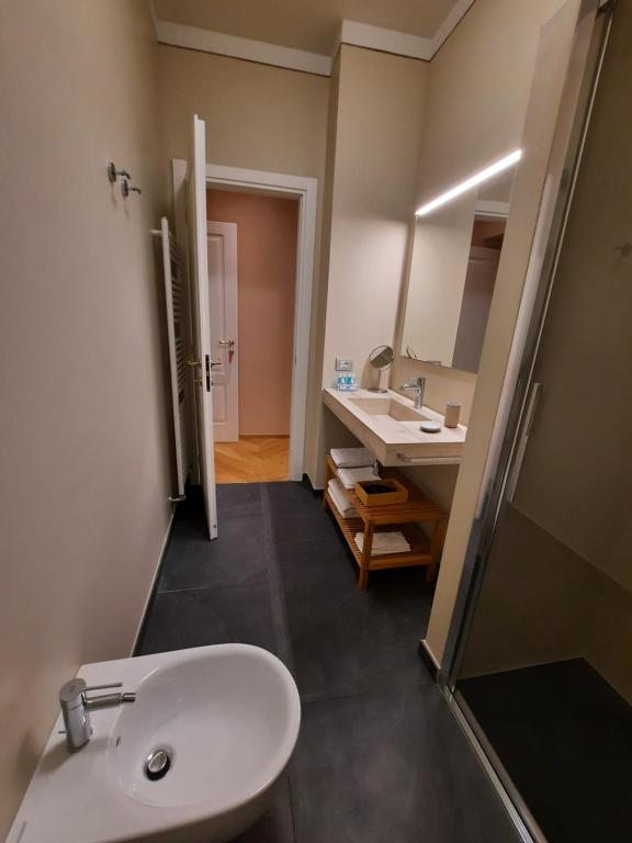 A bathroom at Al Molo di Sant'Agostino