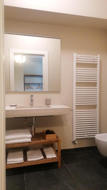 A bathroom at Al Molo di Sant'Agostino