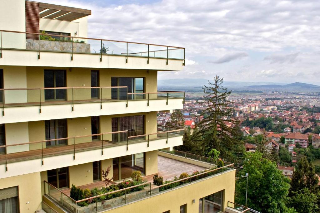 Afbeelding uit fotogalerij van With a View Residence - Luxury Apartament - Panoramic view over the City in Braşov