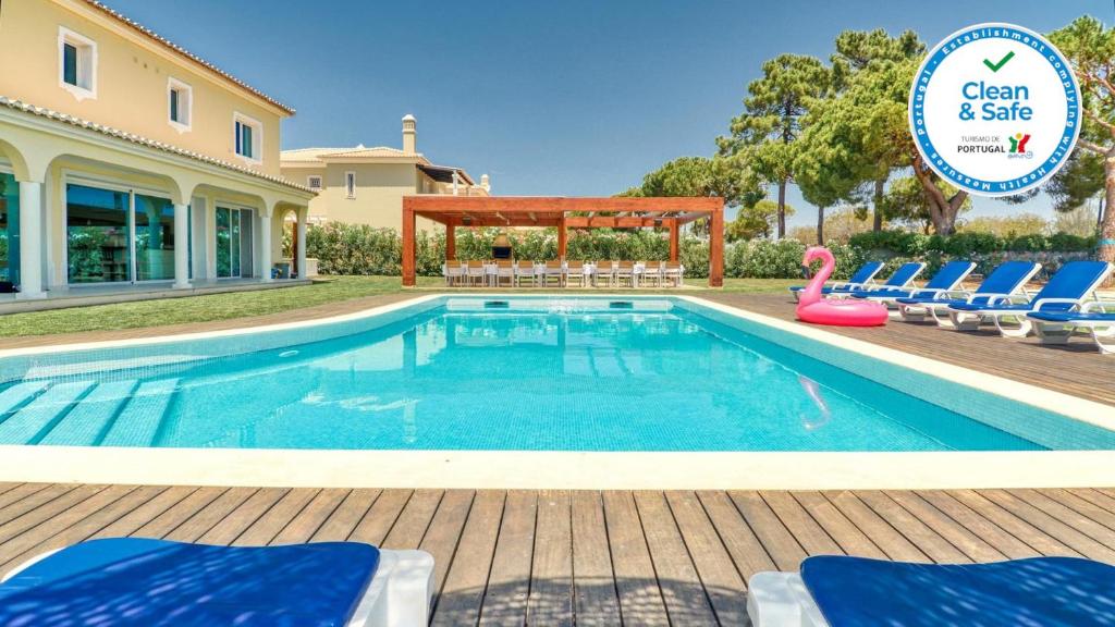 Bazén v ubytovaní Dream Villa with Luxury Services - PROMOTION Last dates! alebo v jeho blízkosti