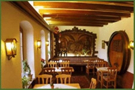 Ресторан / й інші заклади харчування у Hotel Gülser Weinstube