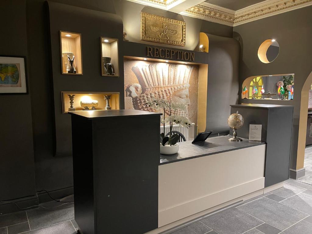 a shop with a reception desk in a room at White Rose Hotel and Restaurant in Leeds