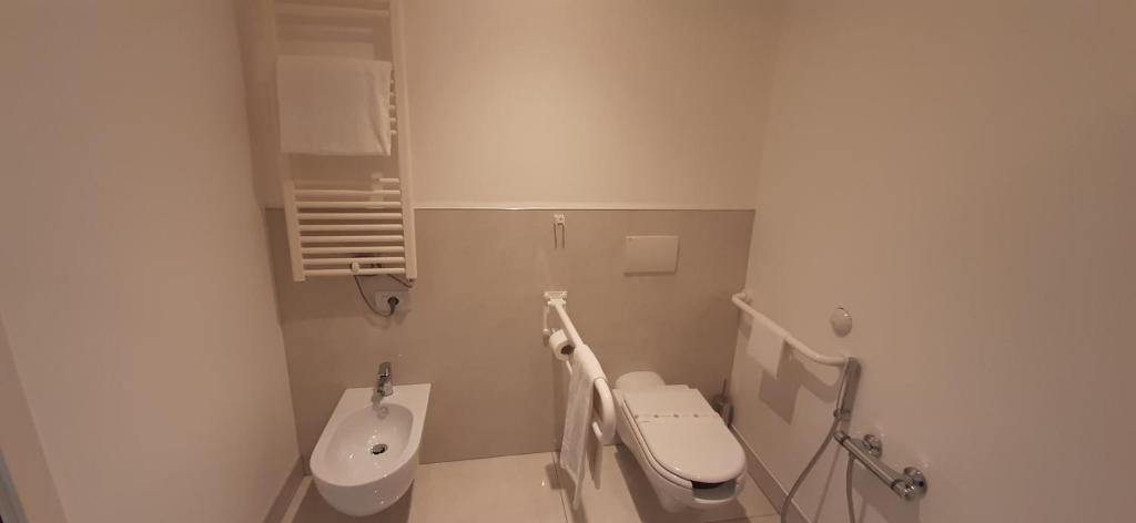 Łazienka w obiekcie Novo Hotel Rossi